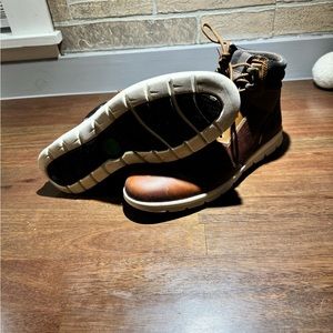 Timberland 9.5 light weight shoes.